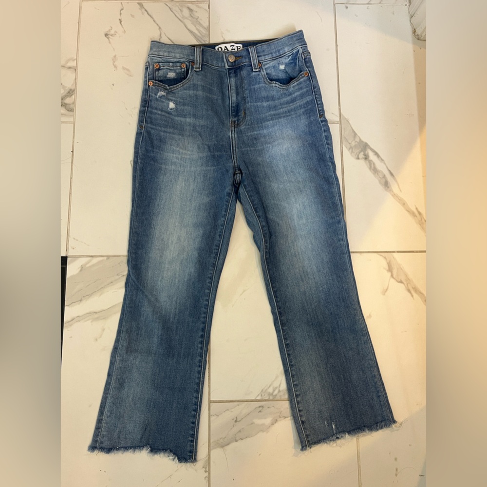 Daze cropped jeans.